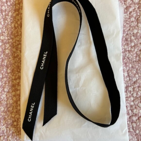 5 authentic Chanel large paper gift bags, 1 piece of Chanel tissue, 1 ribbon - Picture 4 of 4